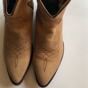 EUC!!! FRYE BILLIE SHORT BOOTS 7.5